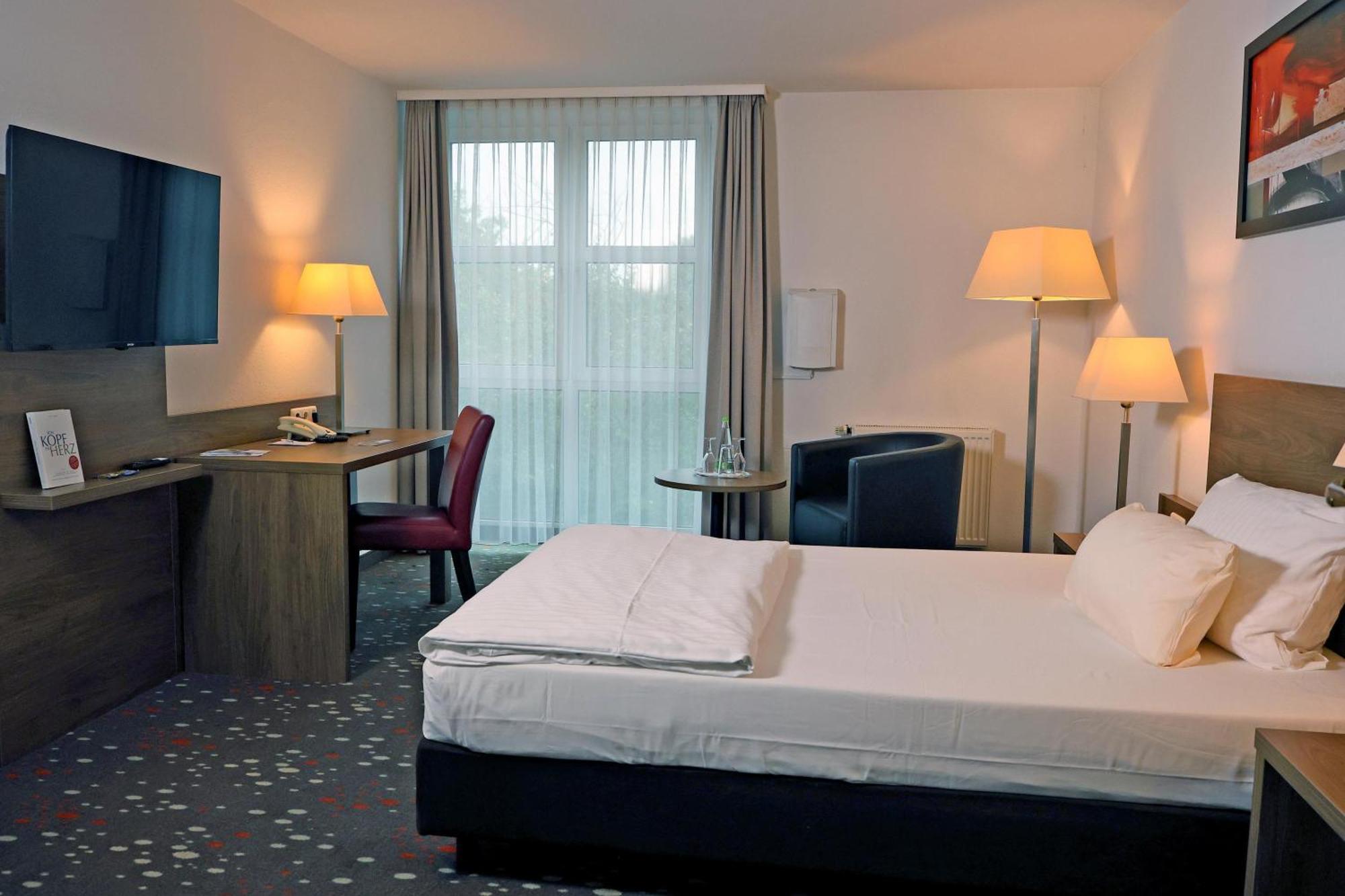Standard Queen Room,1742615745:JPEG