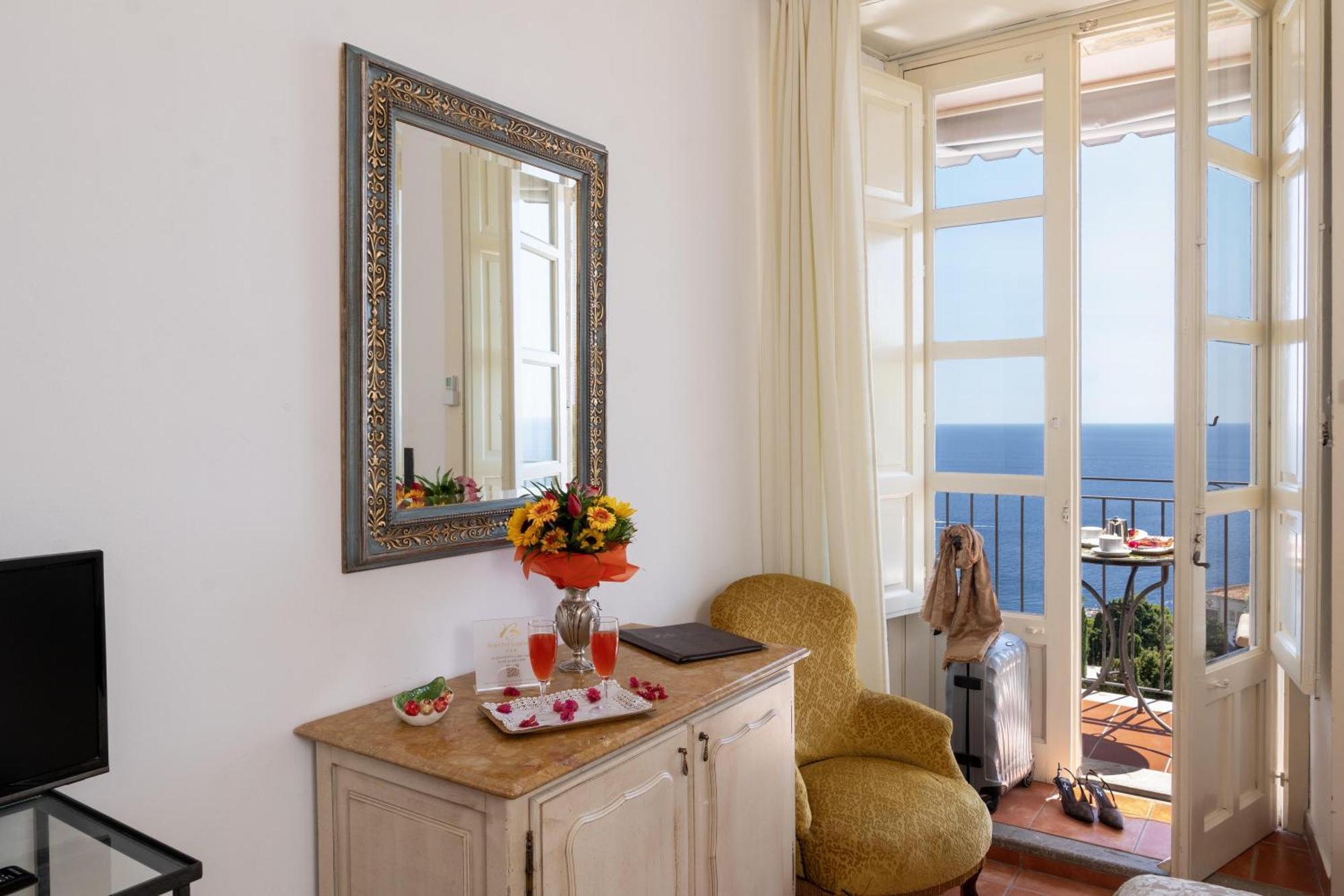 Standaard Tweepersoonskamer met Balkon en Uitzicht op Zee
