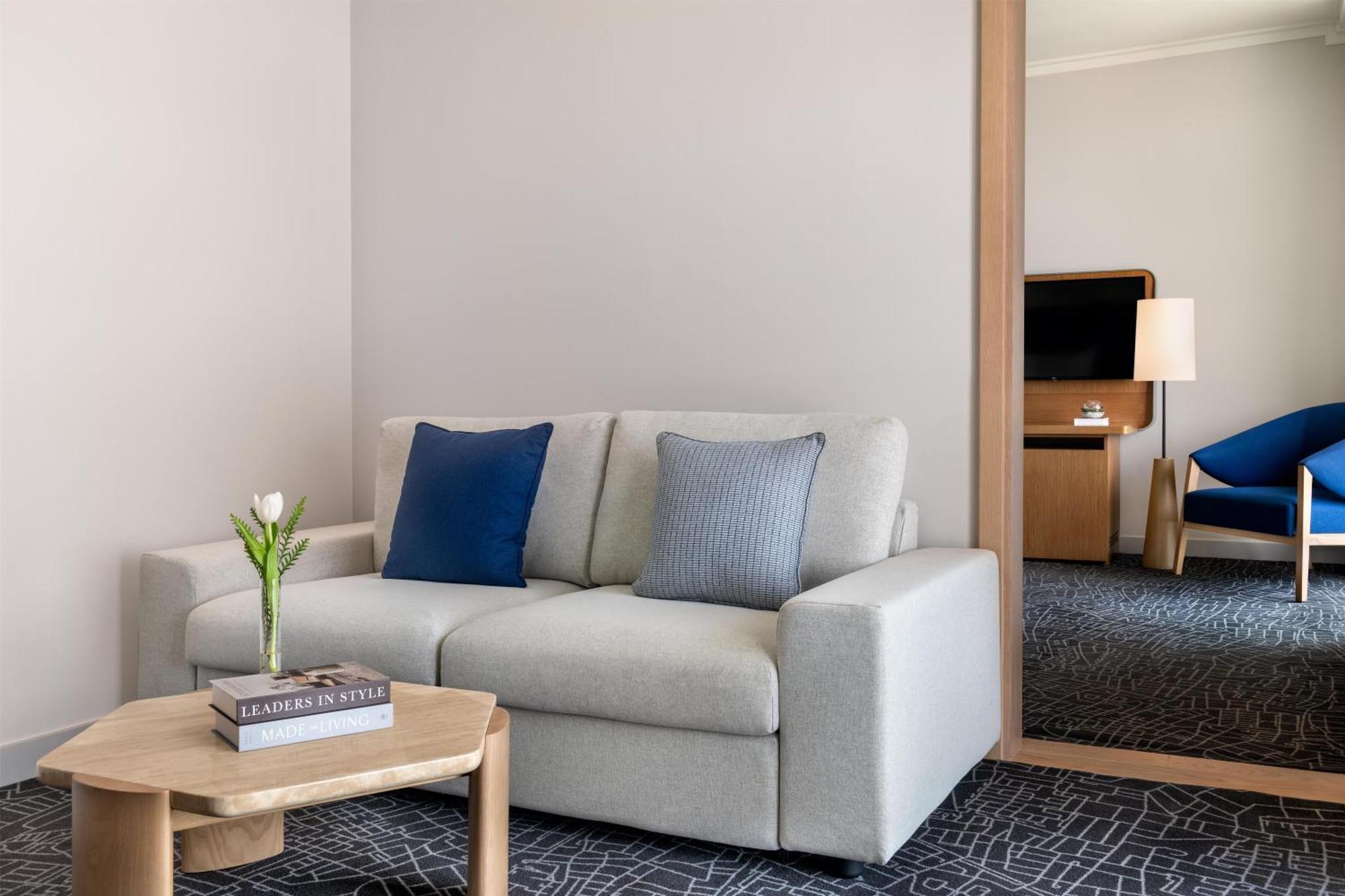 Deluxe Family King Suite with Plaza View - Theme Park Access