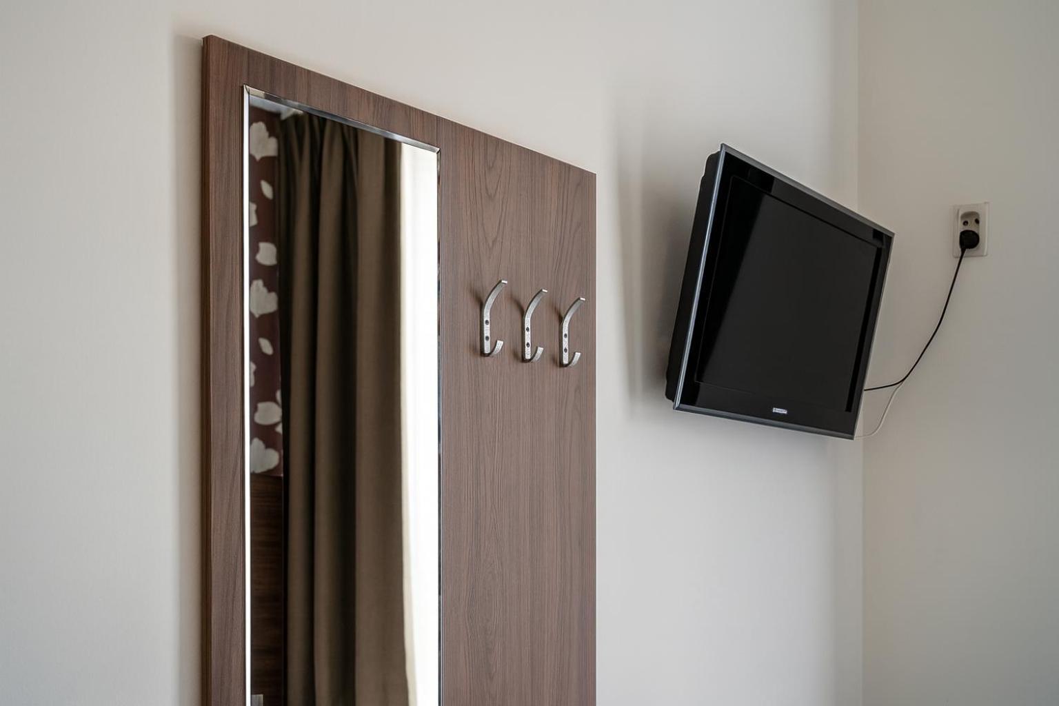 Small Double Room,1657136179:JPEG