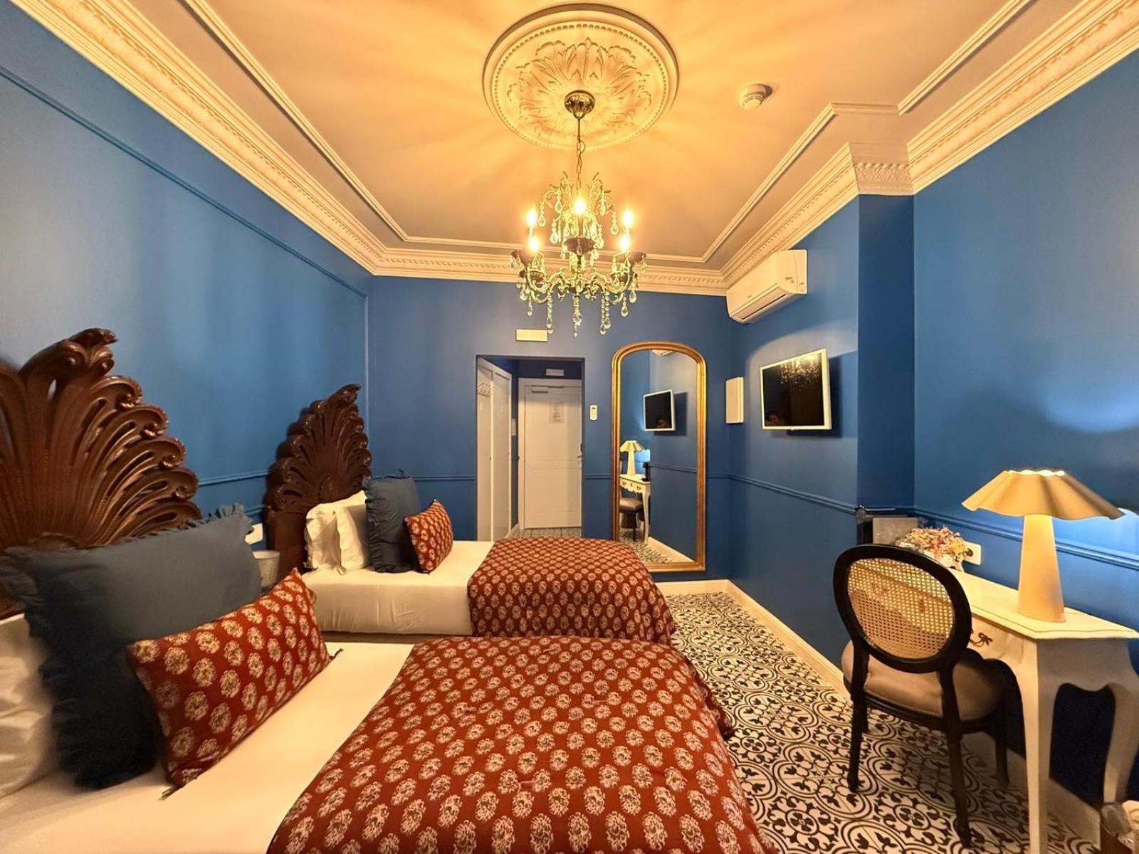 Twin Room,1739531151:JPEG