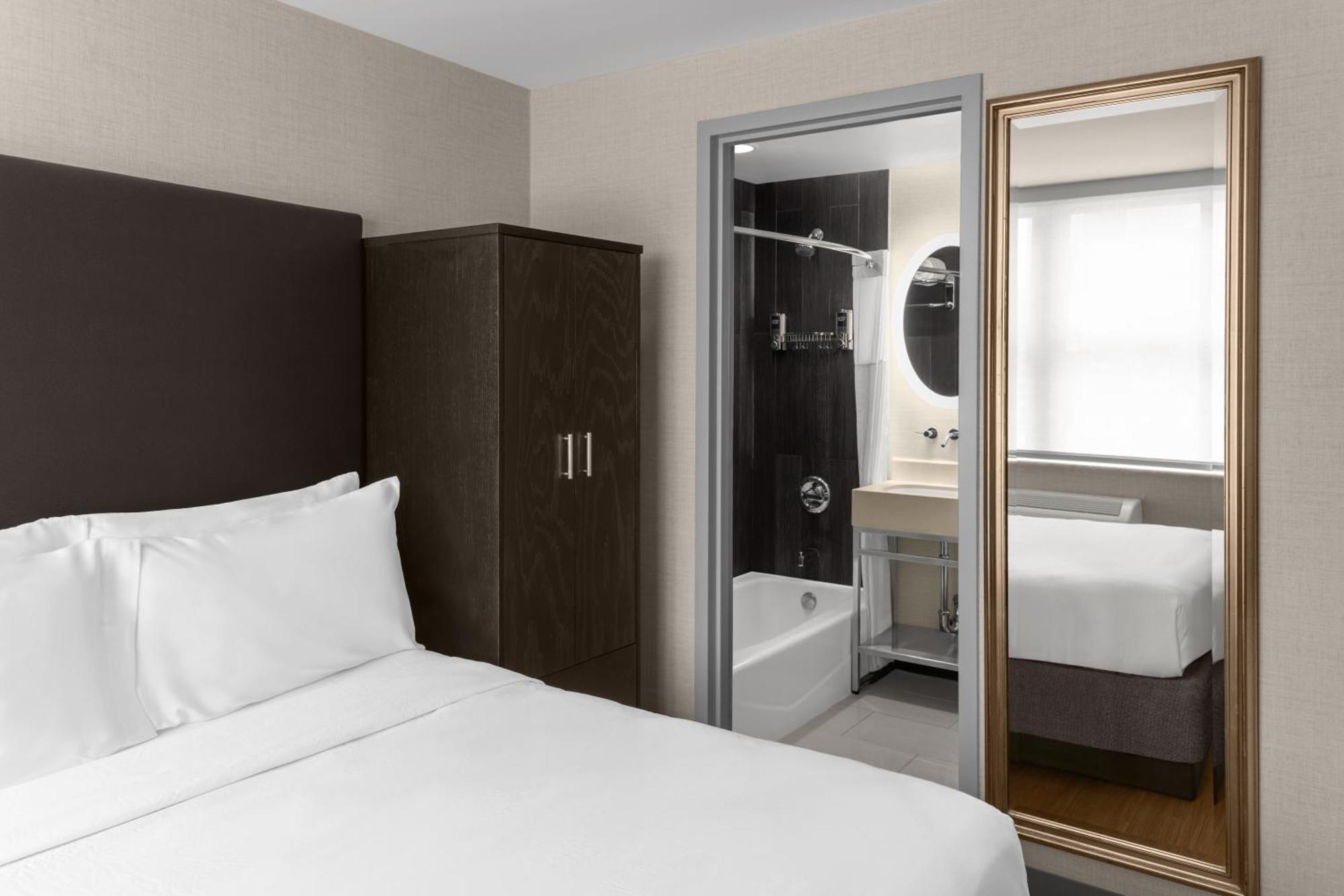 Standard Queen Room