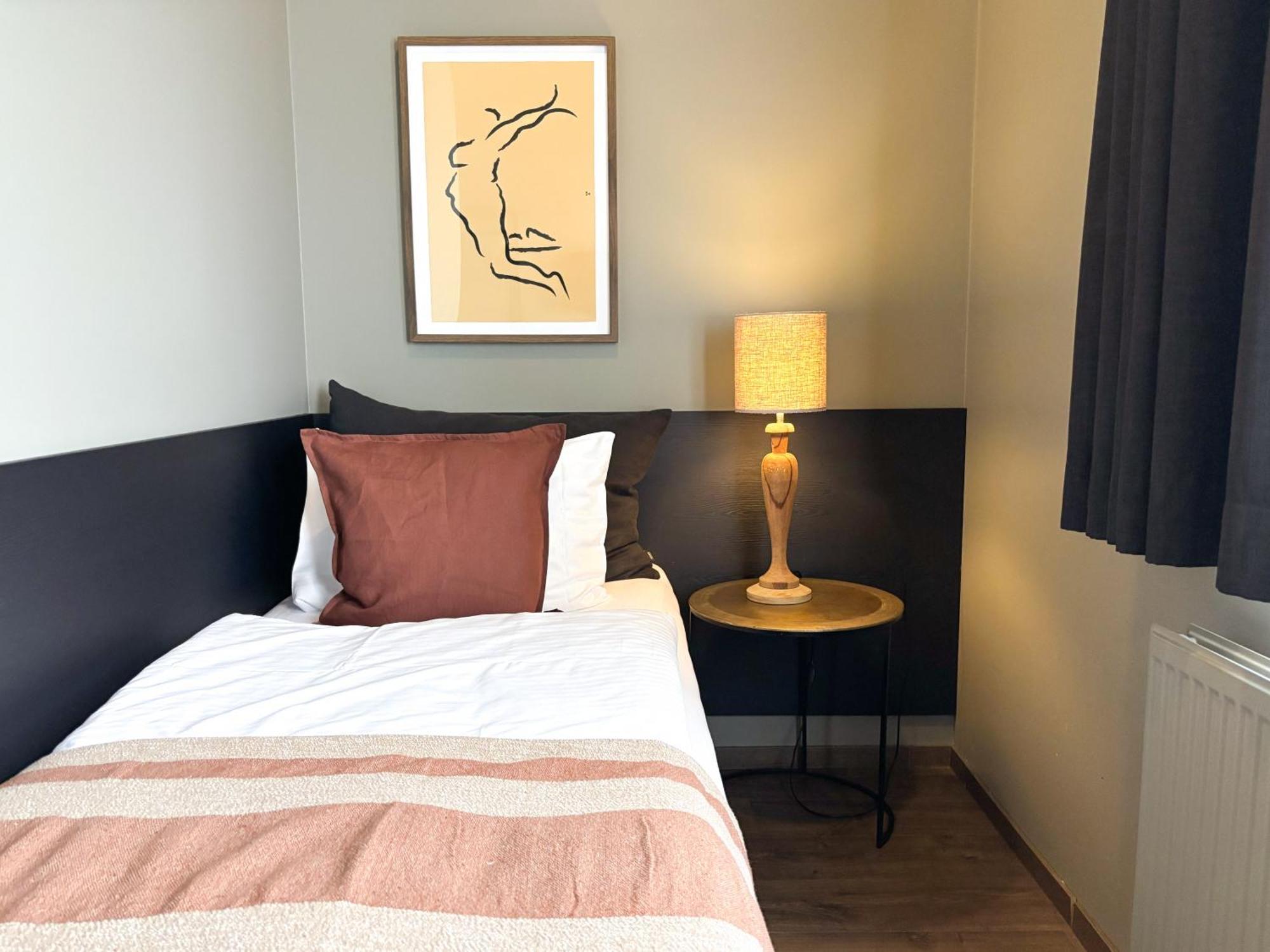 Single Room,1742603182:JPEG