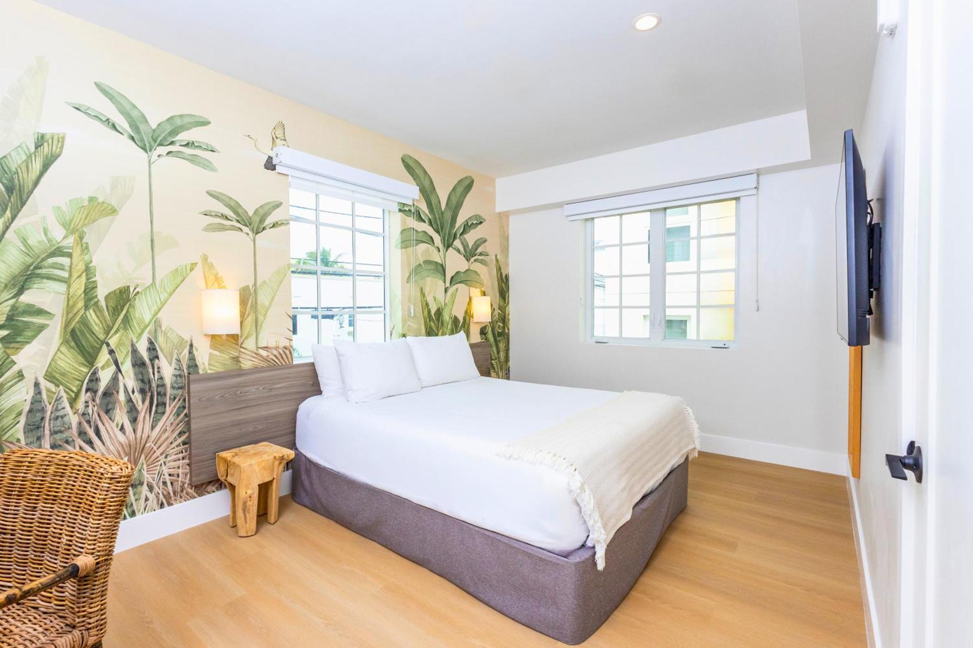 Deluxe Queen Room