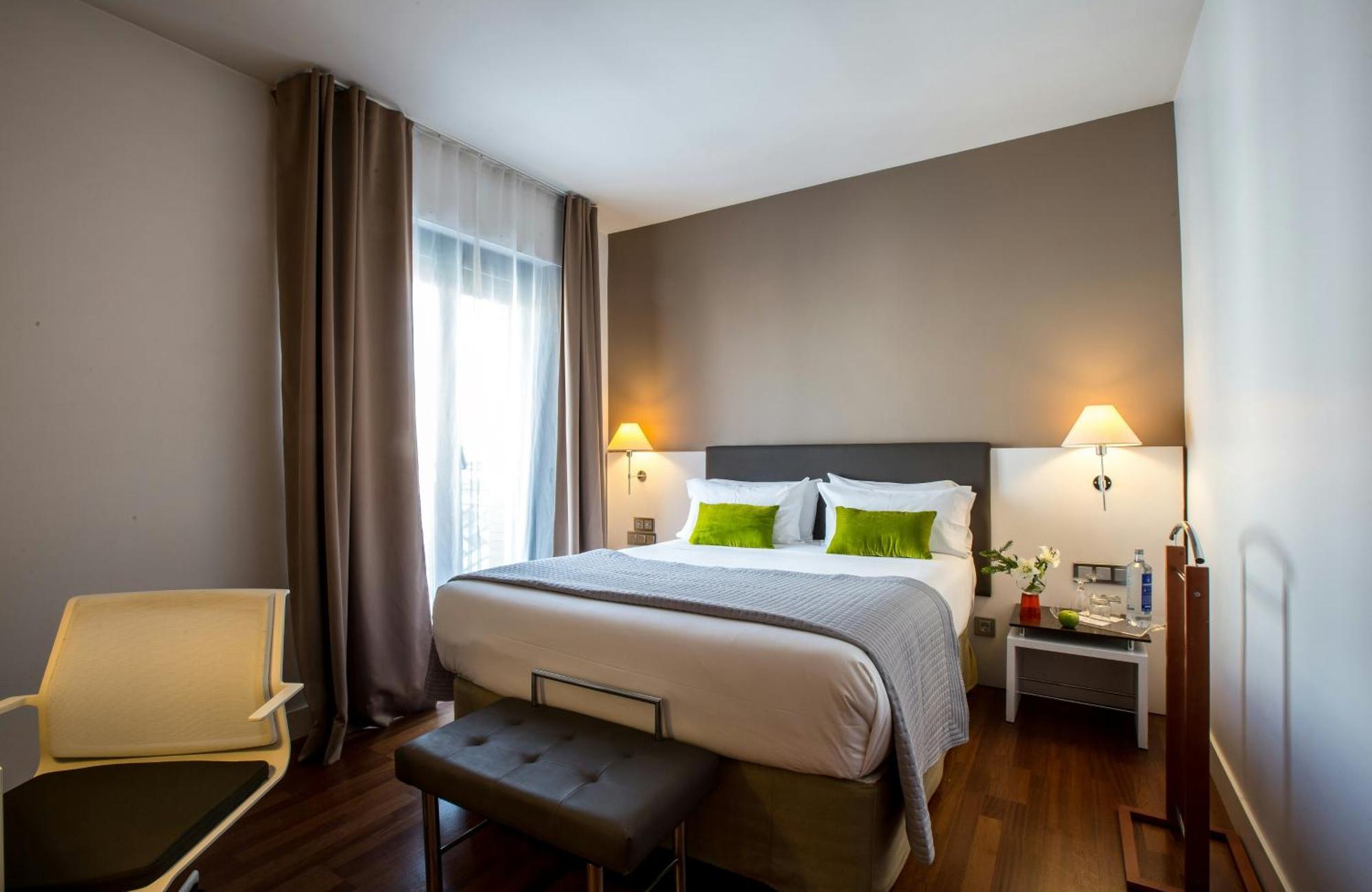Quarto Deluxe com Cama de Casal ou 2 de Solteiro Estacione e Durma