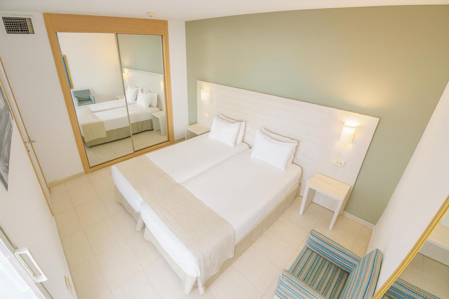 One-Bedroom Apartment Sea View