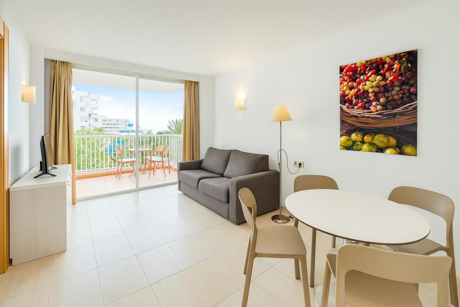 One-Bedroom Apartment Sea View