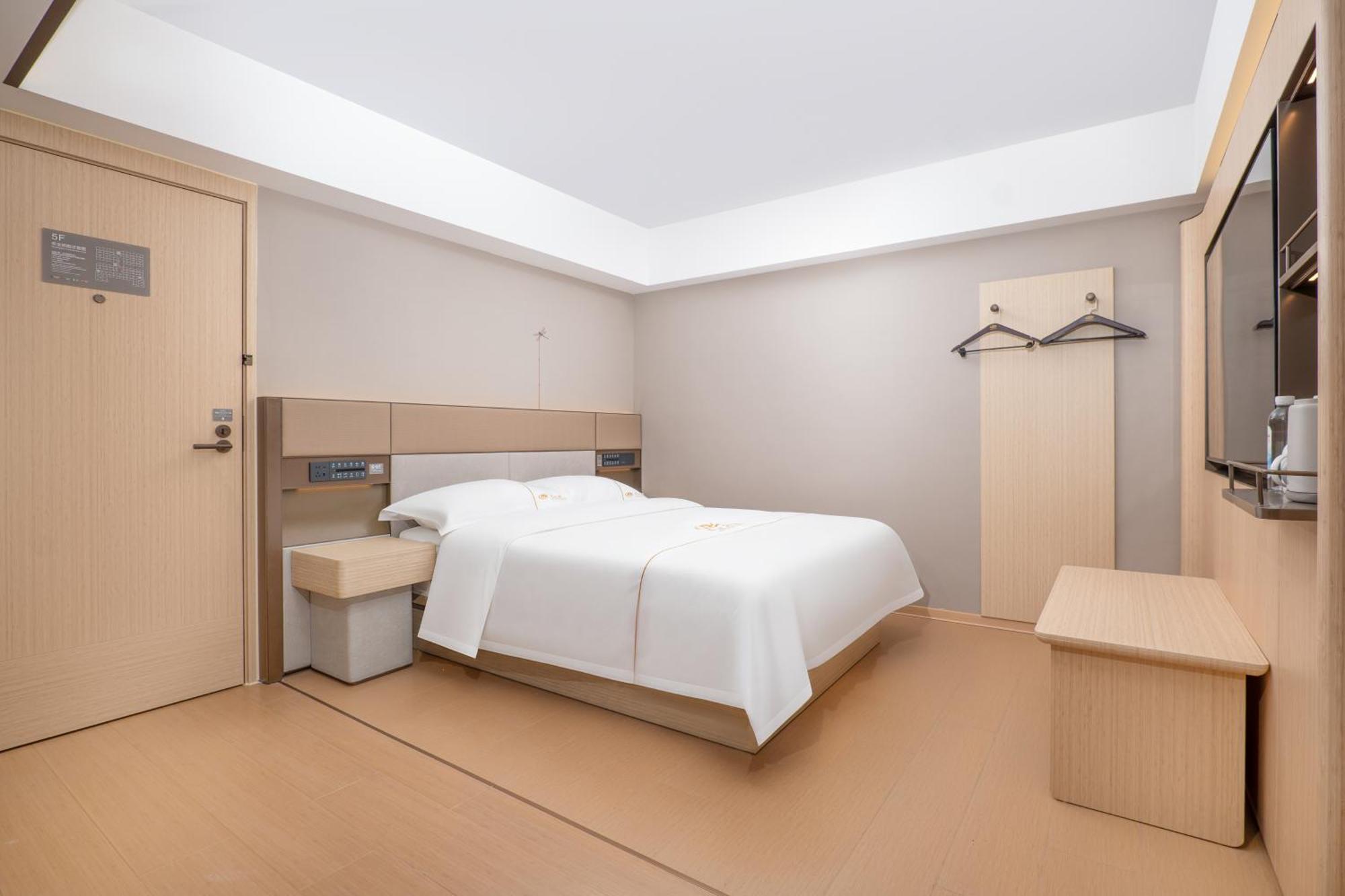 Deluxe Double Room Shower,1756434514:JPEG
