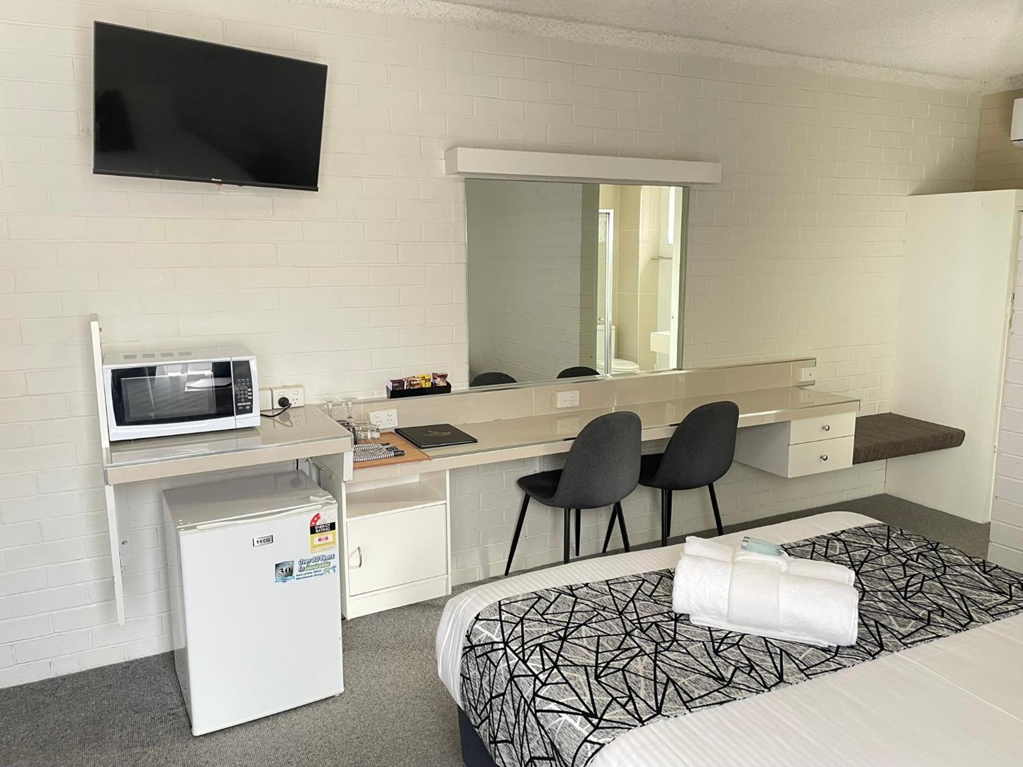 Deluxe Queen Suite