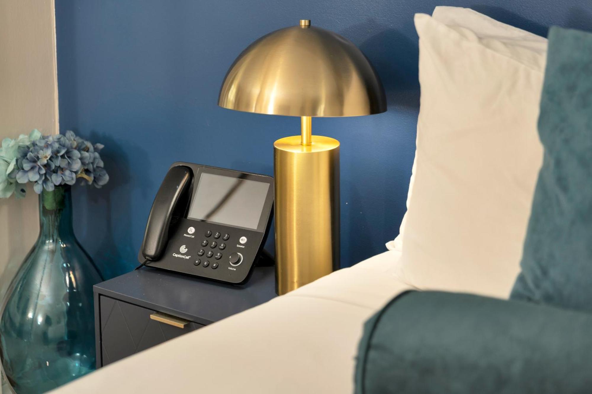 Habitación con cama grande