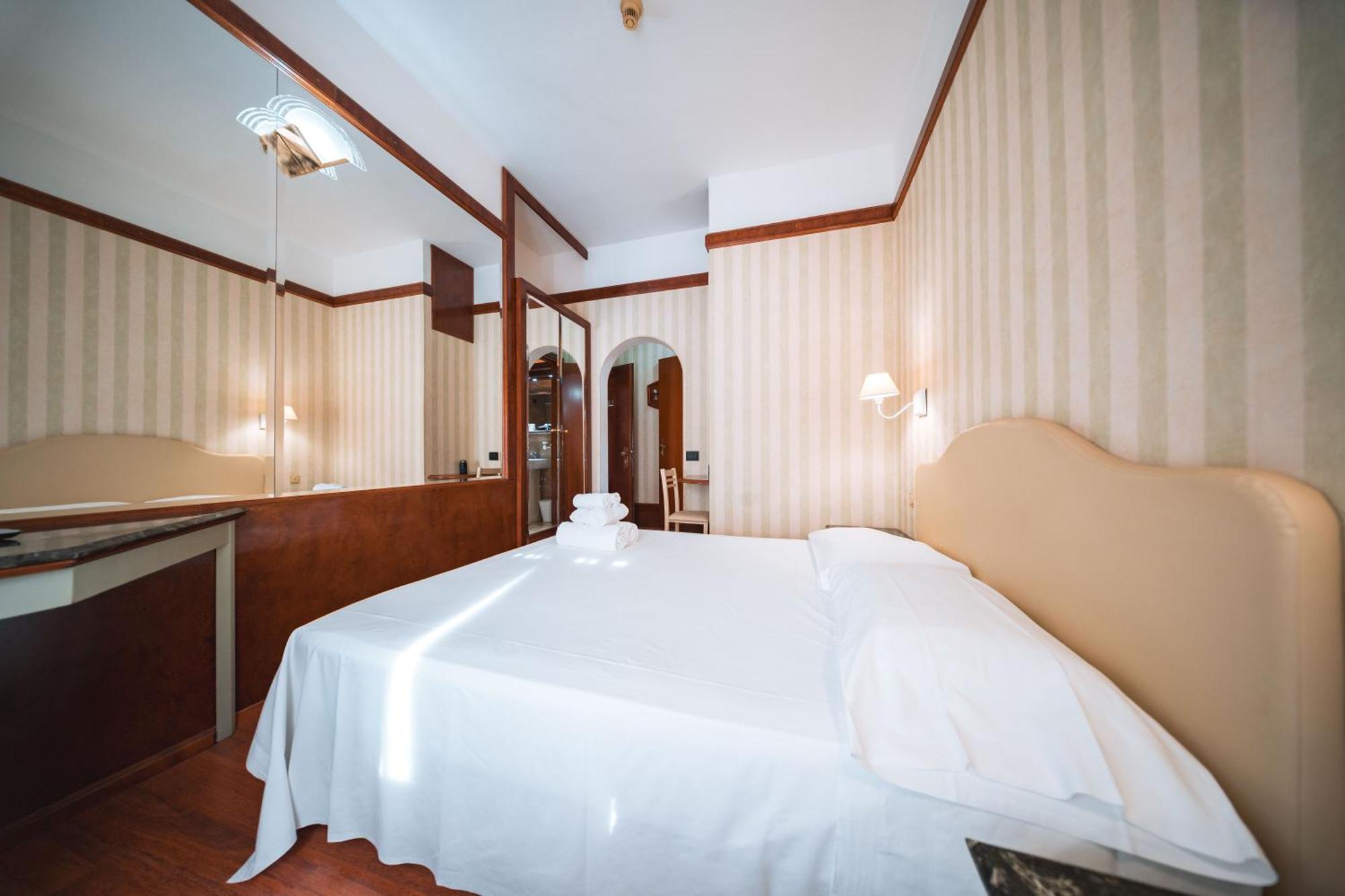 Small Double Room,1758275886:JPEG
