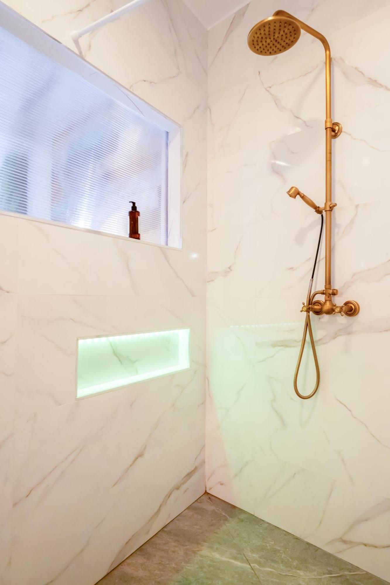 Deluxe Suite Spa Bath