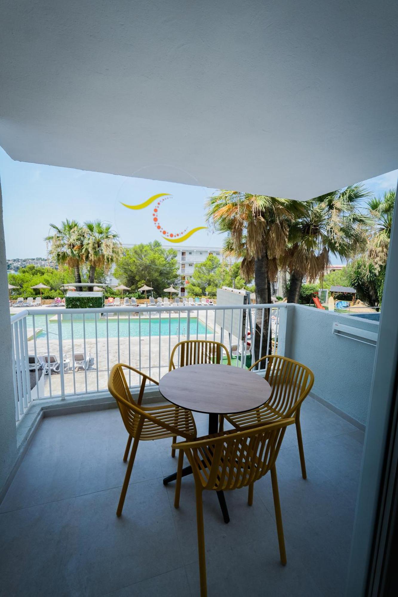 Deluxe Room Pool View