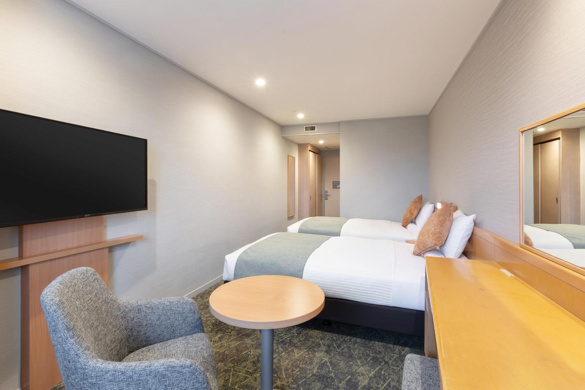 Twin Room (With private bathroom)(Non-Smoking)