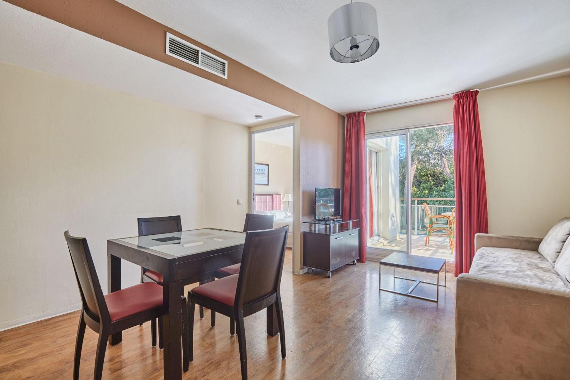 Superior One-Bedroom Apartment with Balcony (4 Adults),1758531603:JPEG