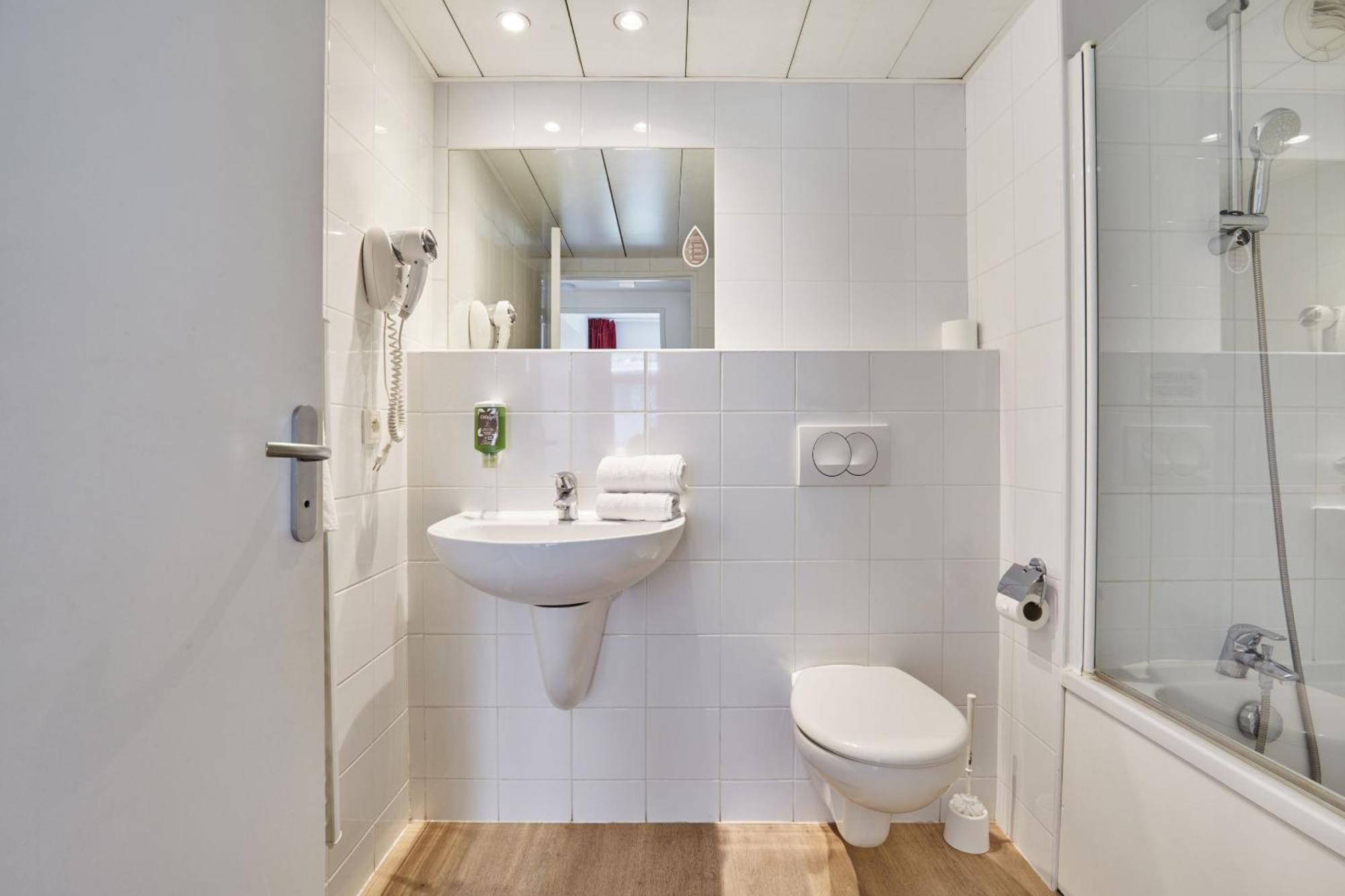 One-Bedroom Apartment with Balcony (4 Adults),1758531585:JPEG