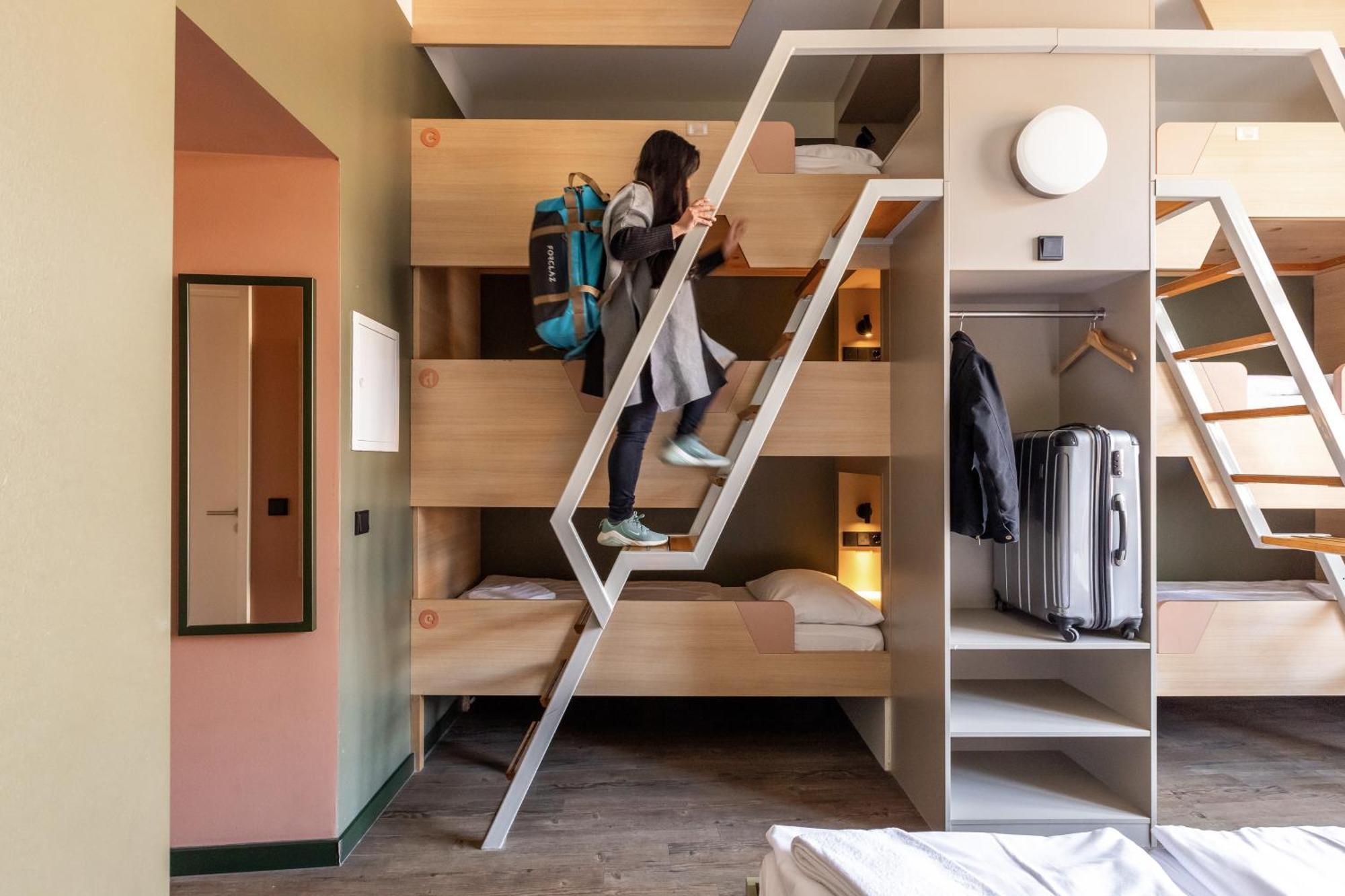Bed 8-Bed Mixed Dormitory Room