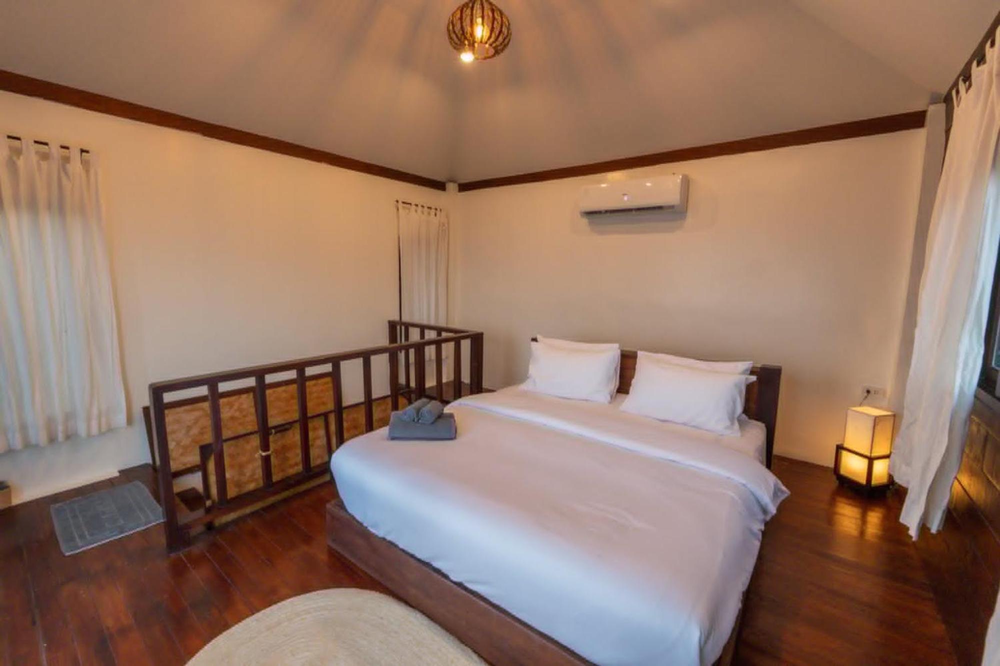 Master Duplex Sea View Bungalow with Balcony