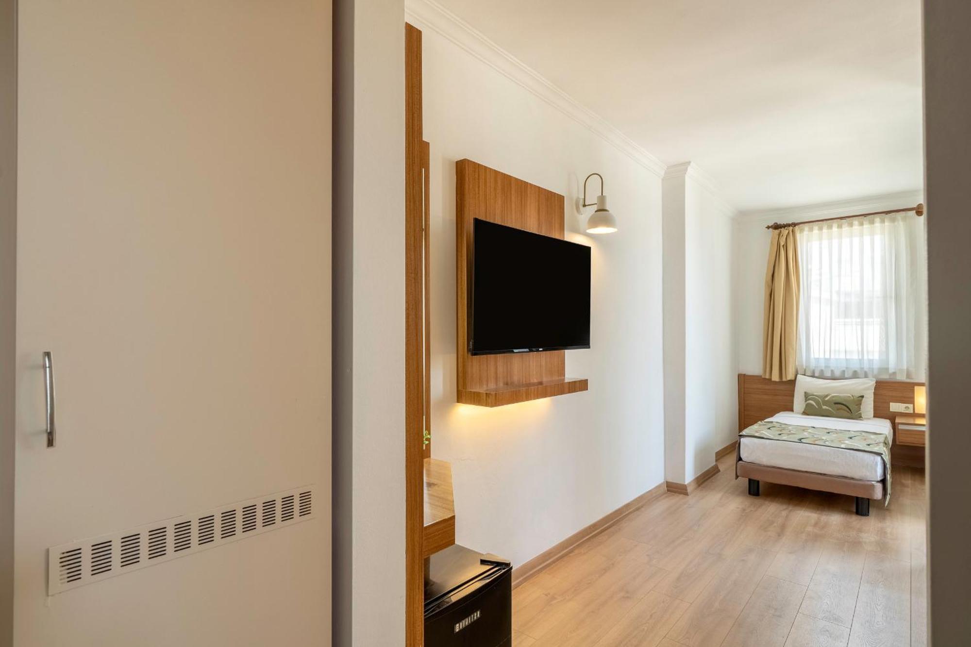 Triple Room,1769503372:JPEG