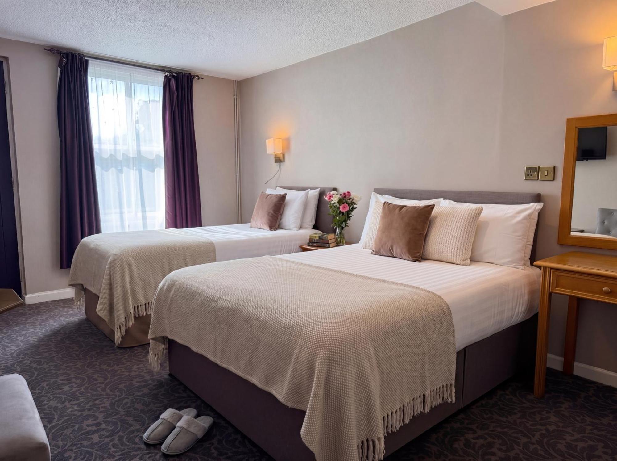 Family Room with Double and Single Beds - Non-Smoking