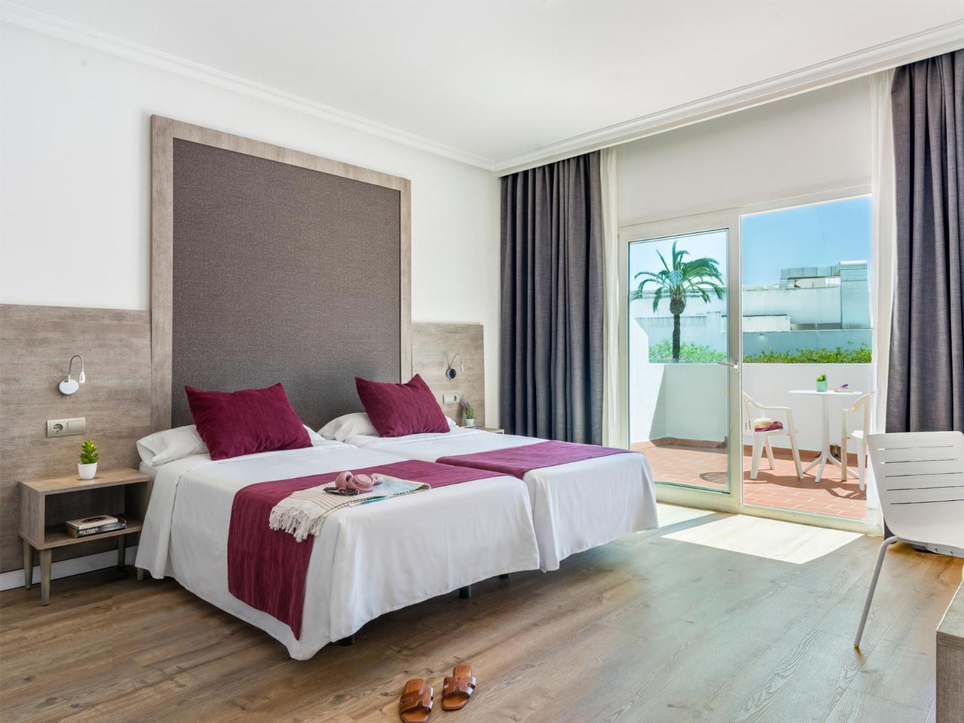 Twin Room Terrace Pool View