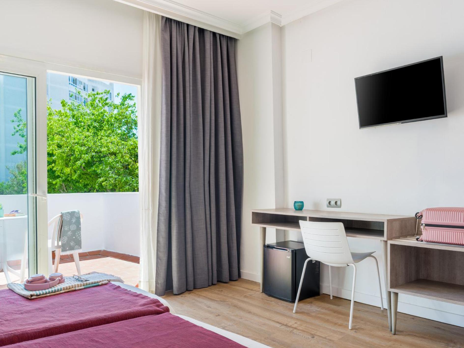 Twin Room Terrace Pool View