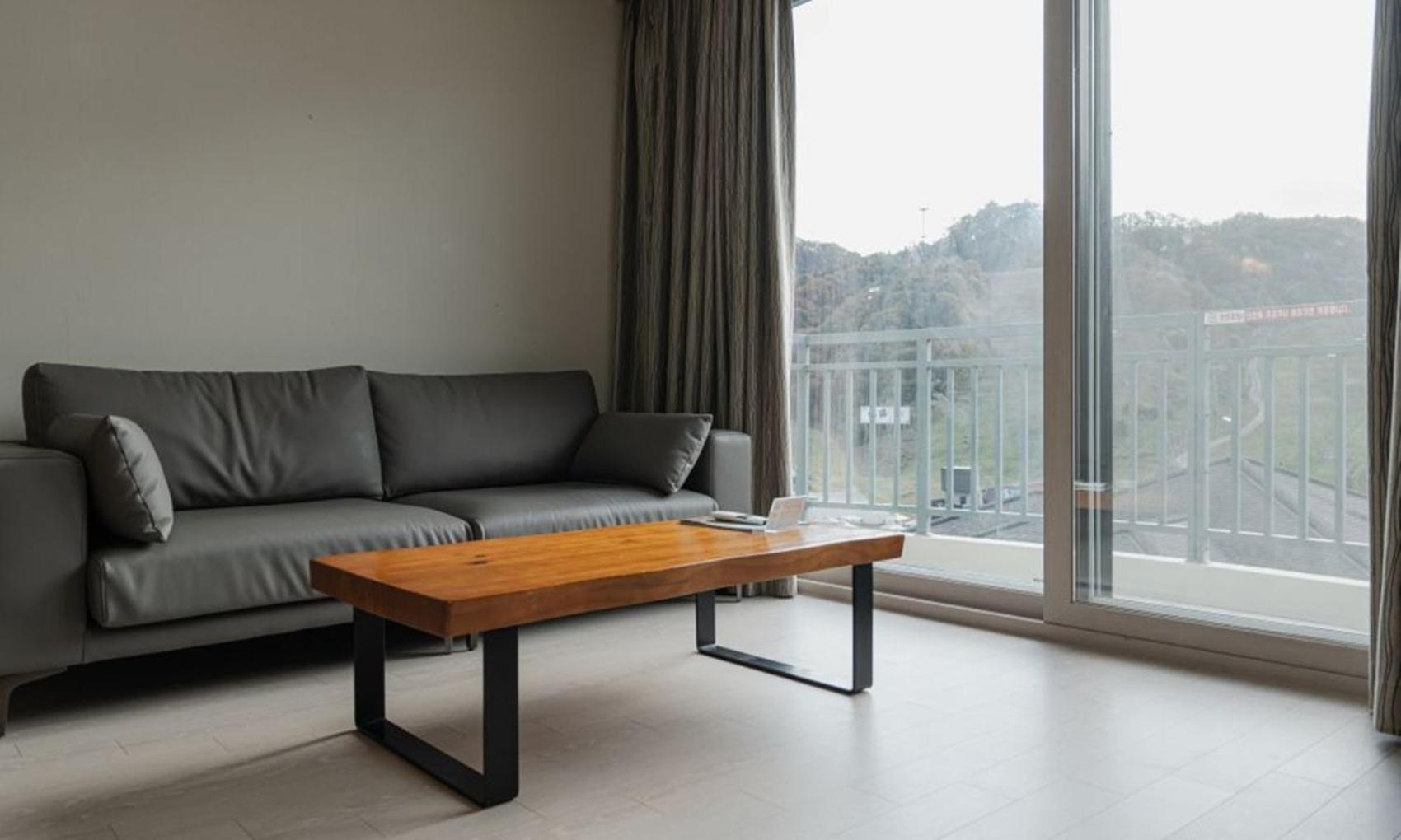 Family Room 2BF
