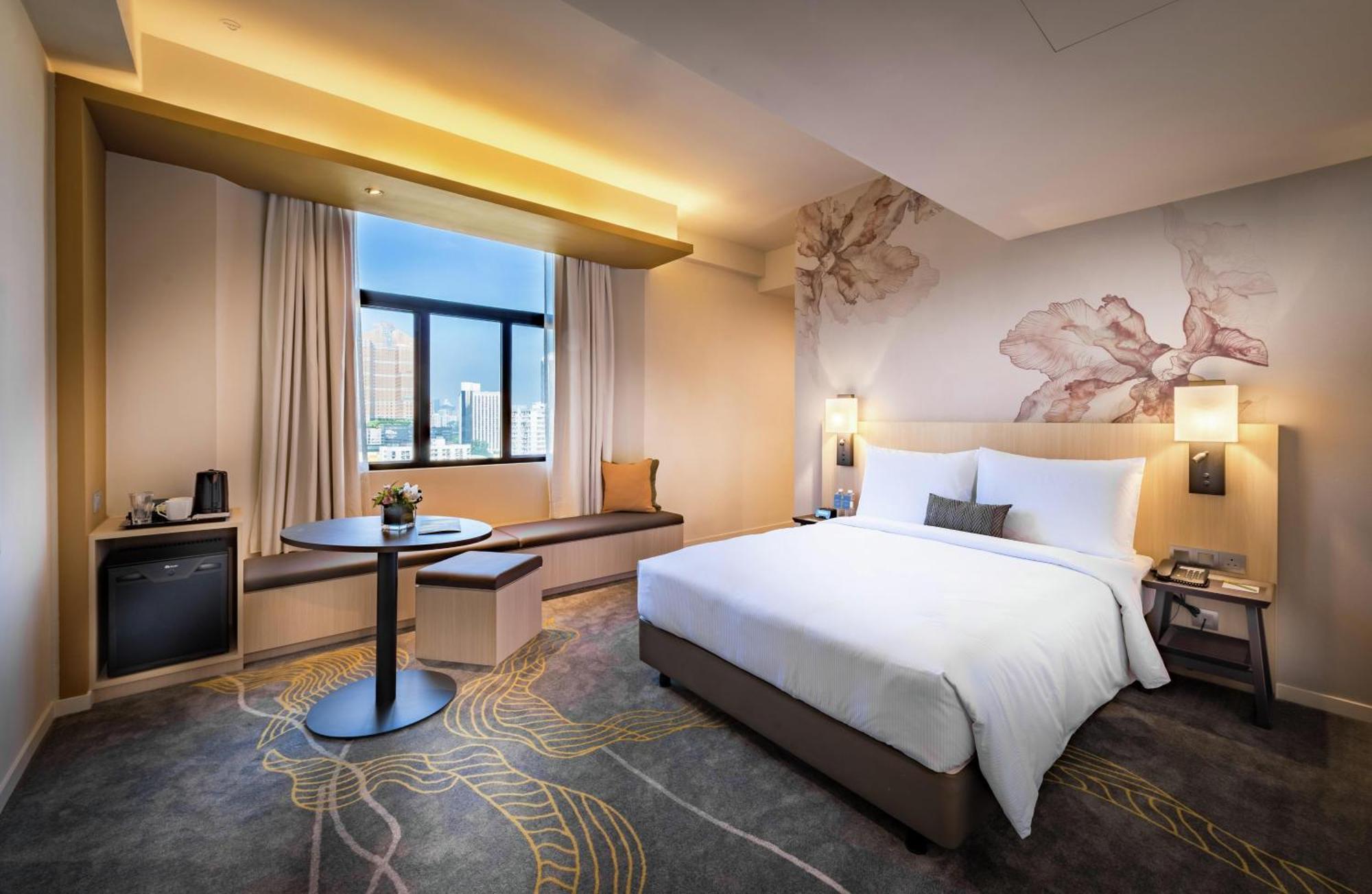 Deluxe Queen Room