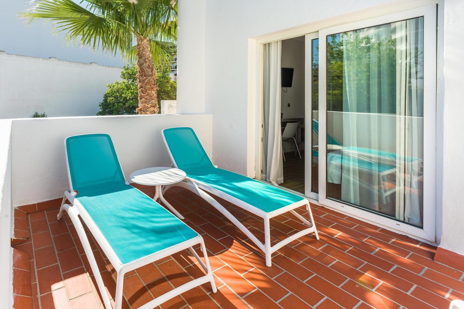Twin Room Terrace Pool View
