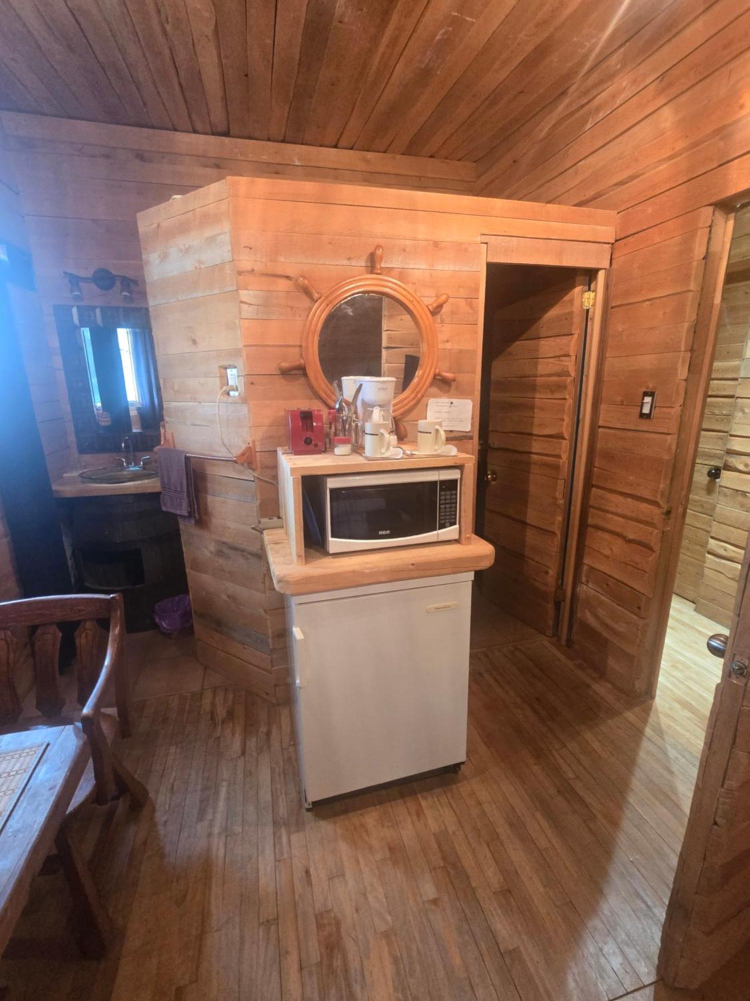 Queen Room Bathroom