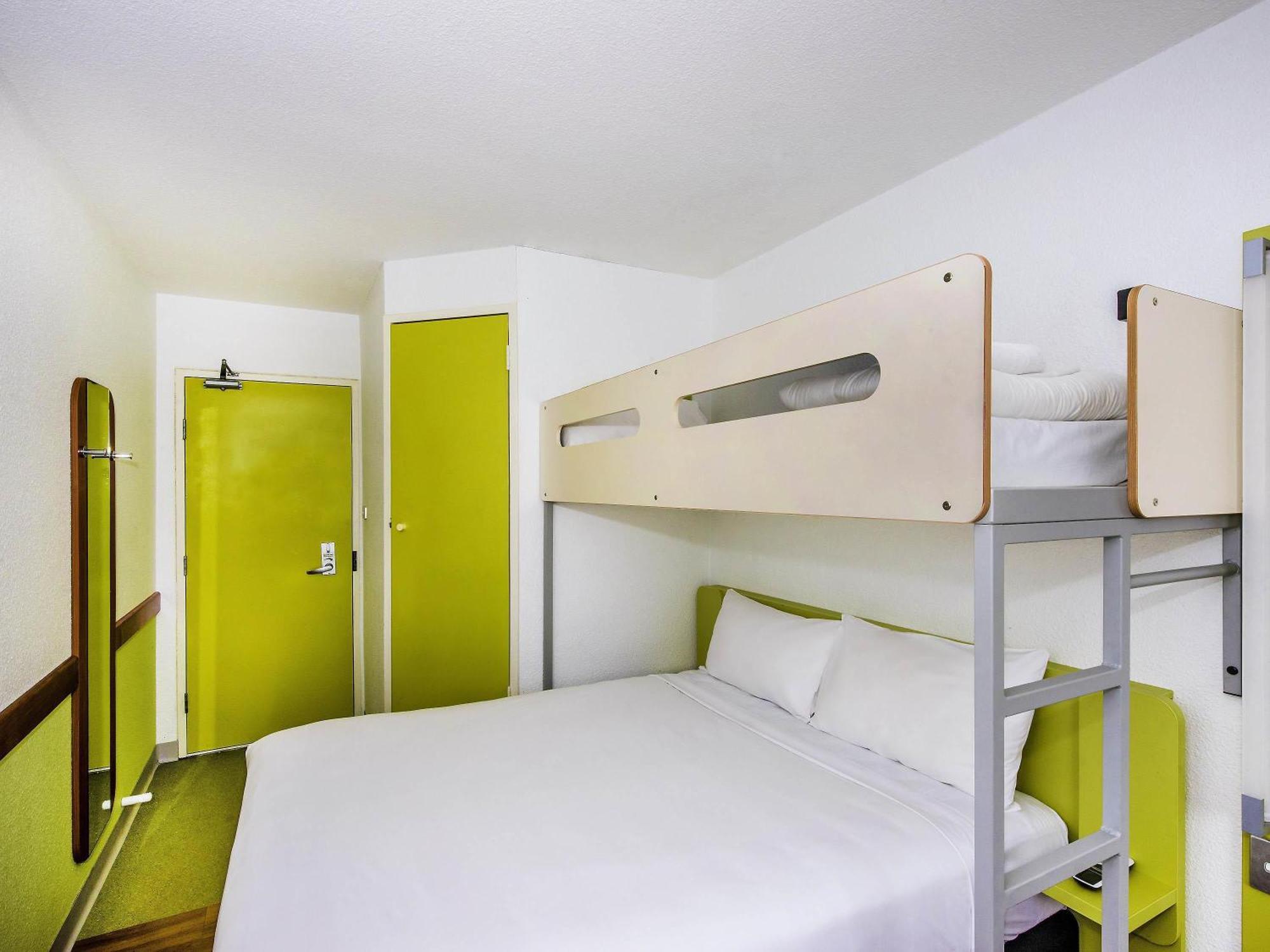 Standard Queen Room Single Bunk Bed