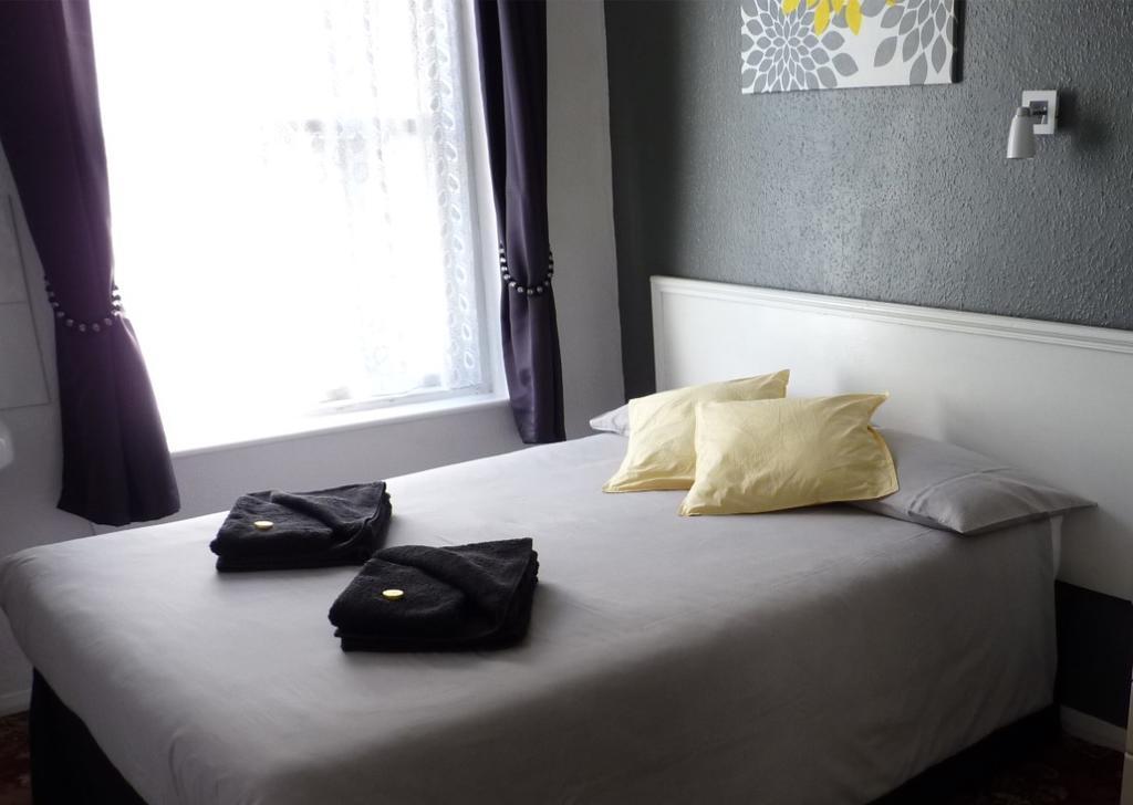 Double Room with Shared Shower and Toilet