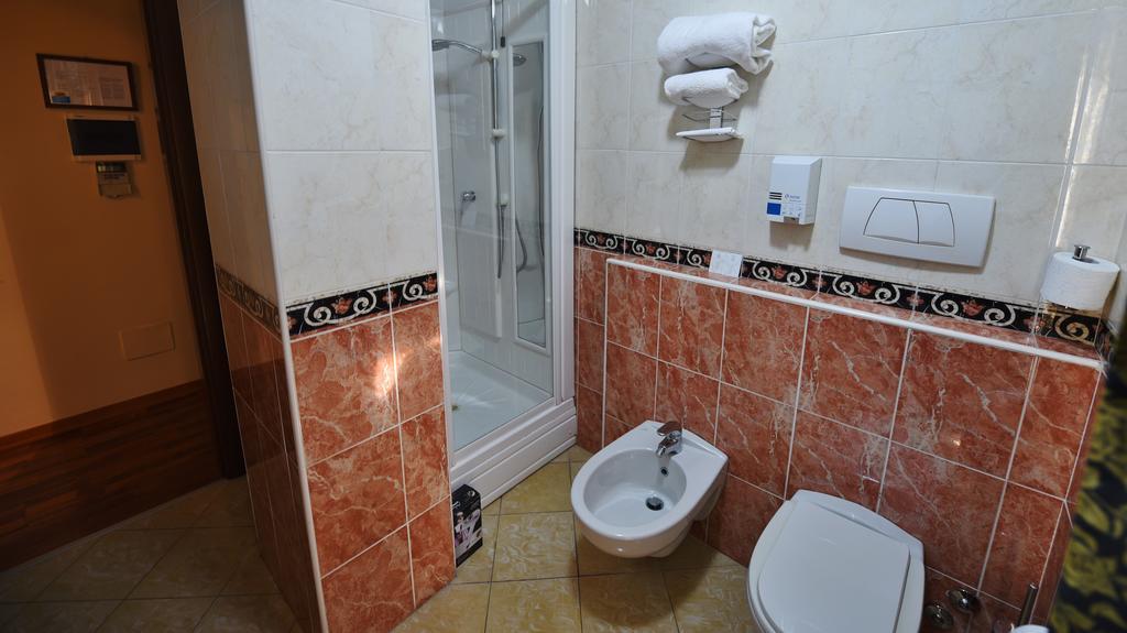 Single Room,378389584:JPEG
