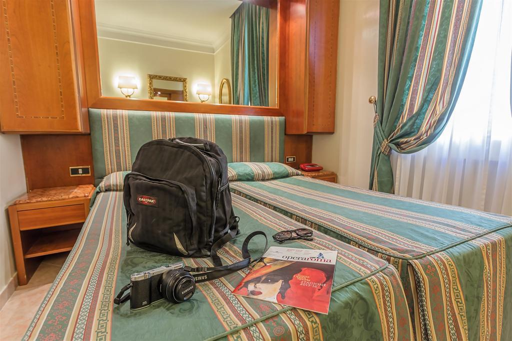Quarto Econômico com Cama de Casal ou 2 de Solteiro