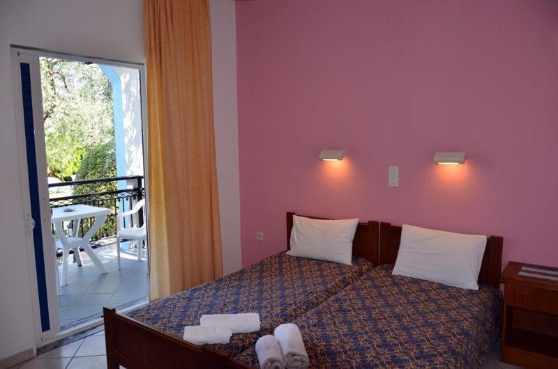 Studio (2 Adults)