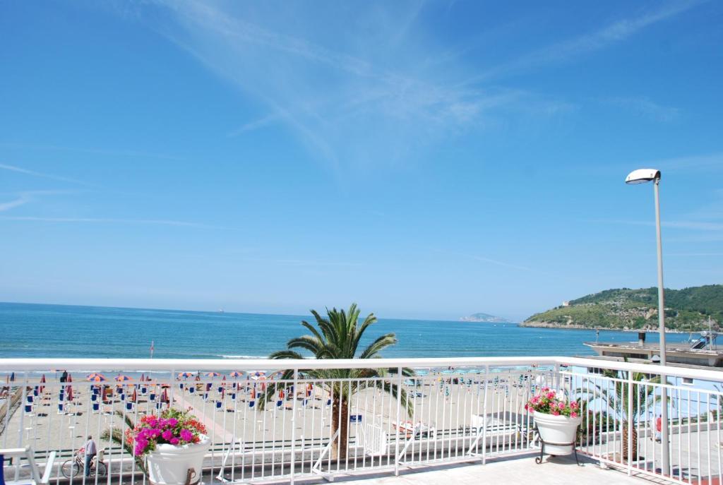 Classic Double Room with Sea View,119297340:JPEG