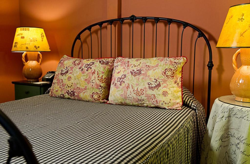 Habitación con cama grande