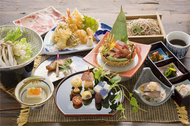 Deluxe Room with Tatami Area and Shared Bathroom