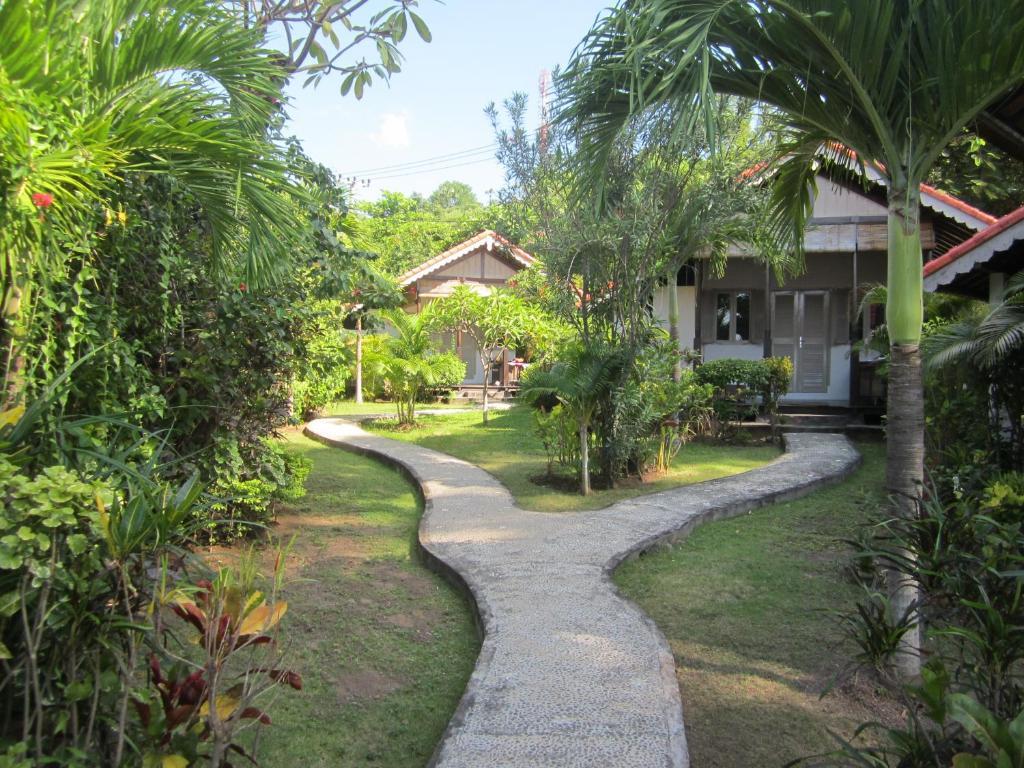 One-Bedroom Bungalow Garden View