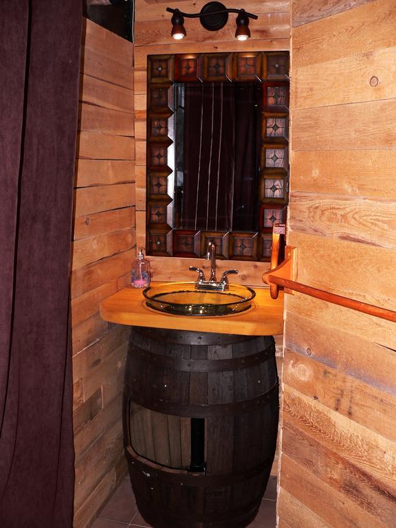 Queen Room Bathroom