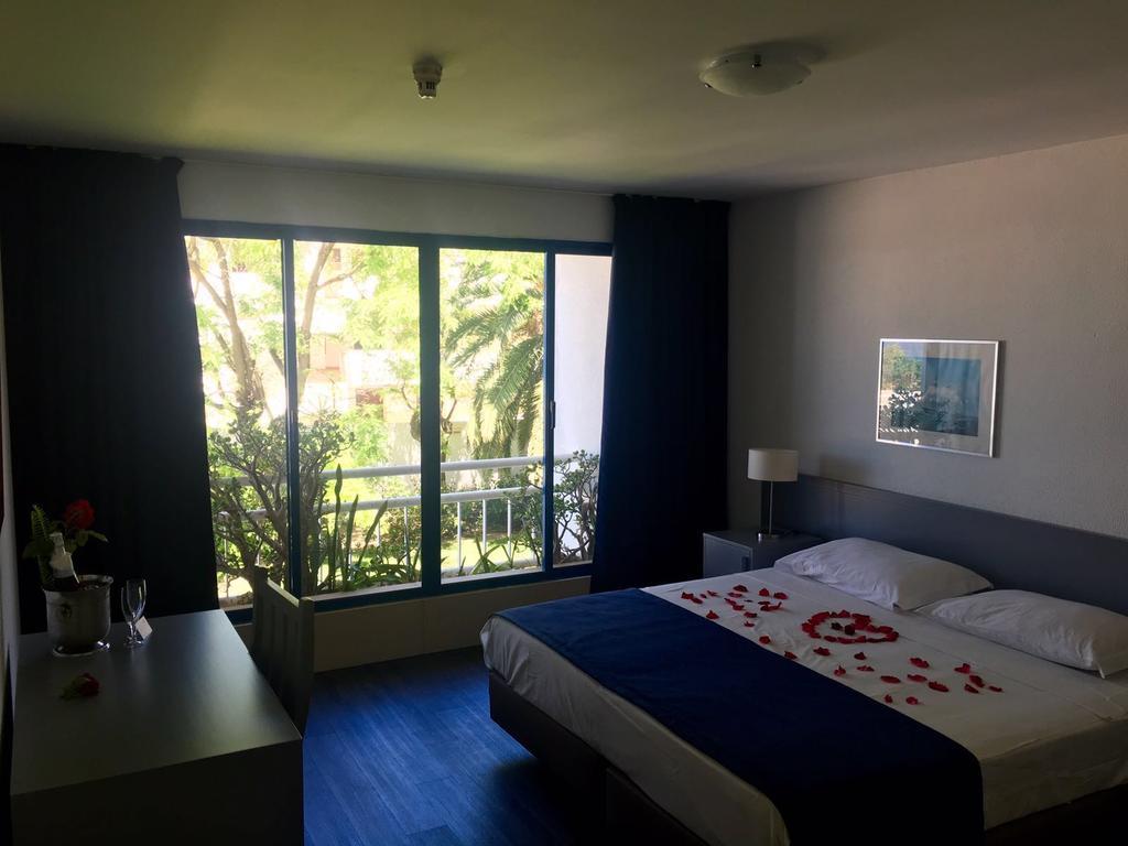 One-Bedroom Apartment,994648486:JPEG