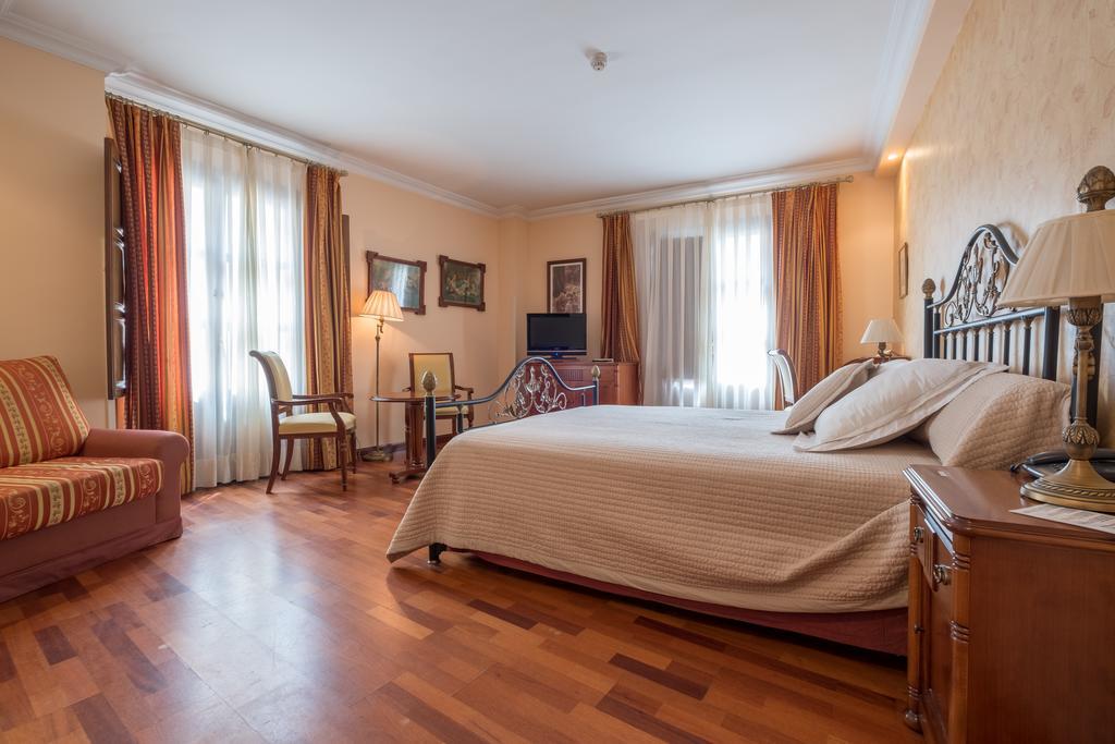 Superior Double Room Jacuzzi