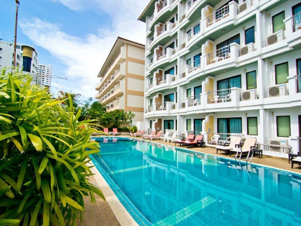 Deluxe Double Room with Pool View