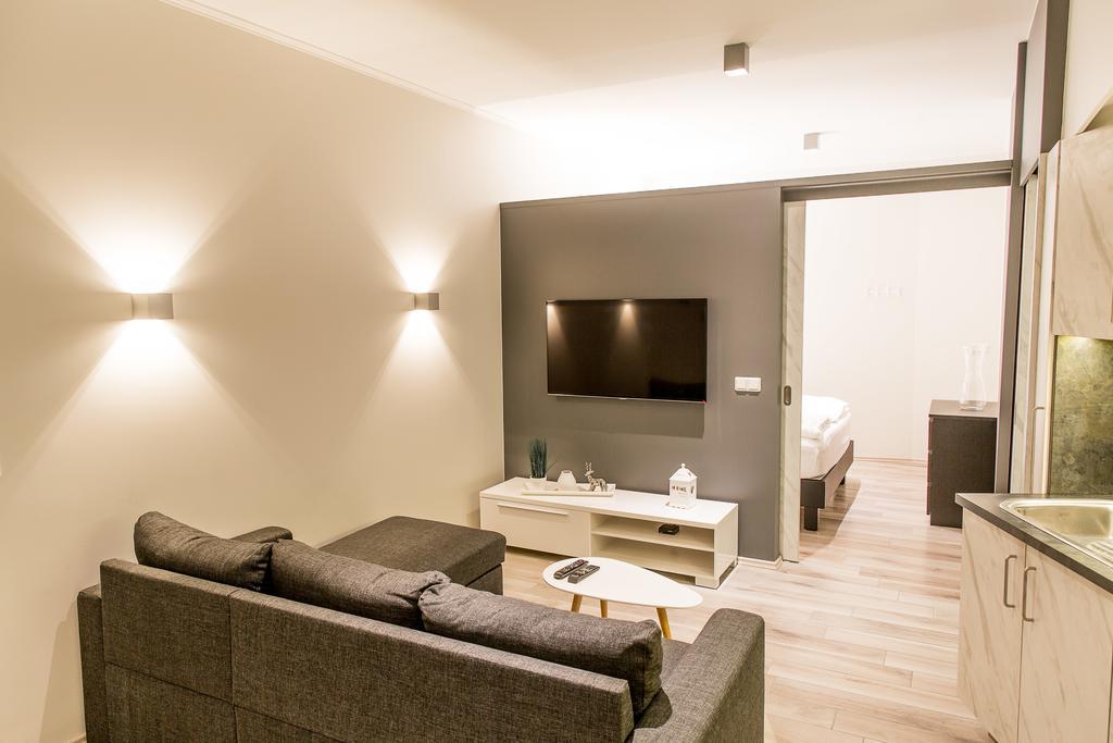 Studio Apartment,1008332989:JPEG