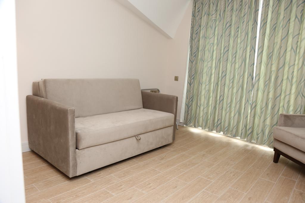 Family Room (4 Adults),439306659:JPEG