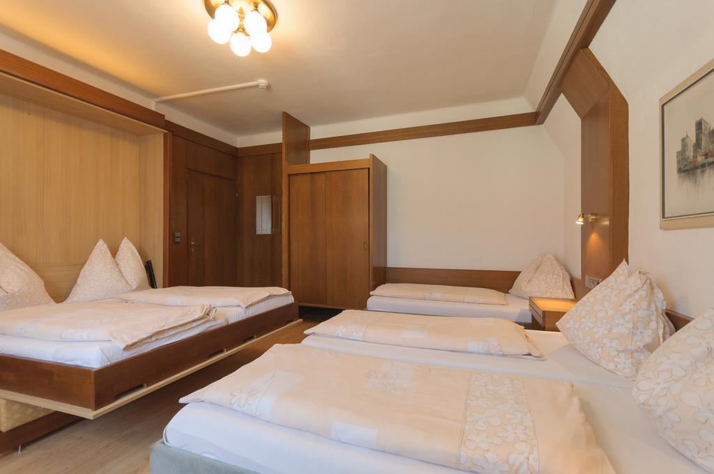 Quintuple Room