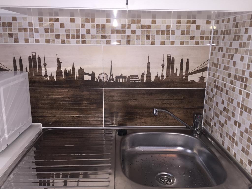 Estudio con zona de cocina (3 adultos)