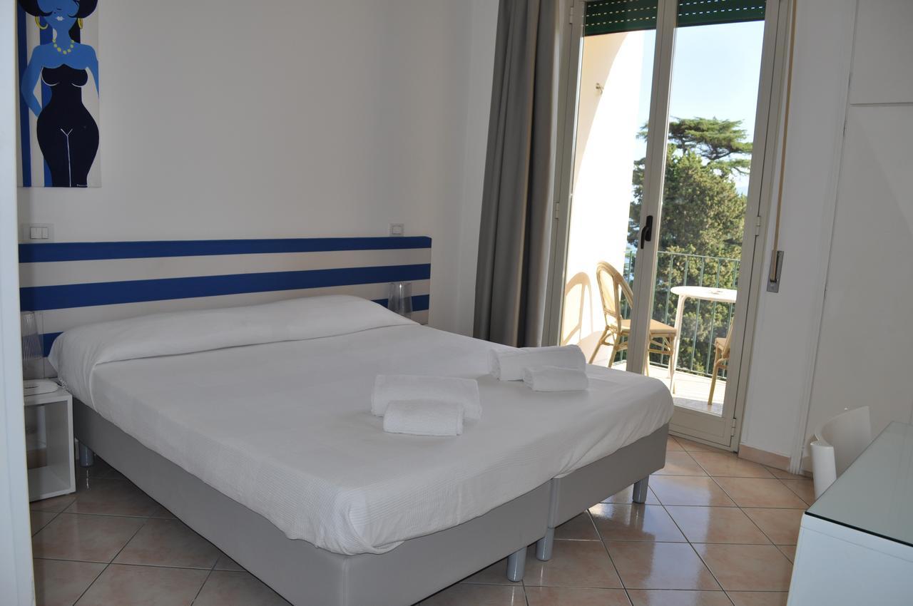 Double or Twin Room with Sea View