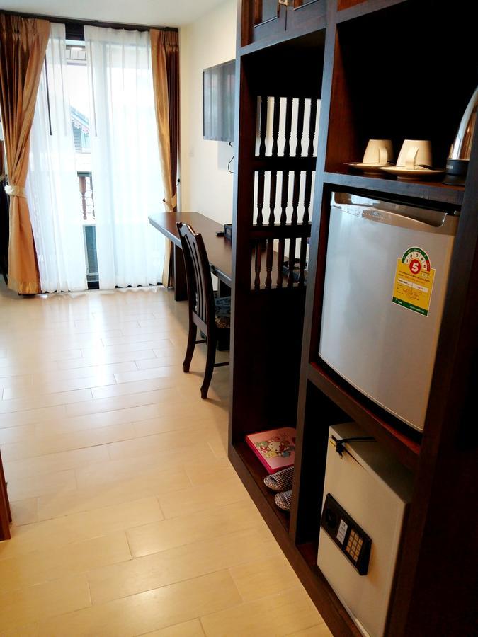 Quarto Triplo com Vista para a Piscina