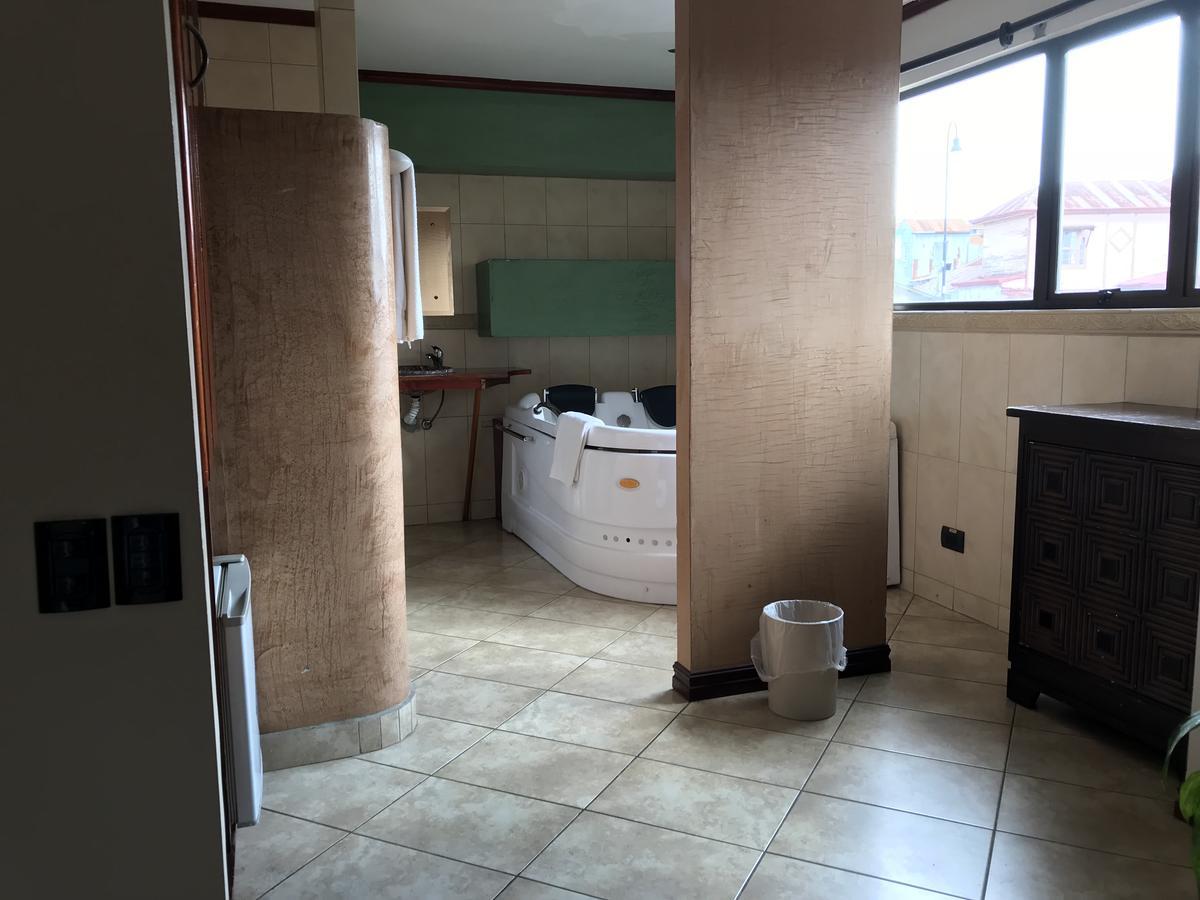 Deluxe King Suite,540800607:JPEG